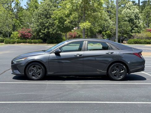 Used 2022 Hyundai Elantra SEL FWD image 4