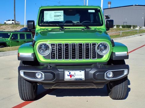 New 2026 Jeep Wrangler Unlimited Sahara w/ Safety Group AWD/4WD image 4