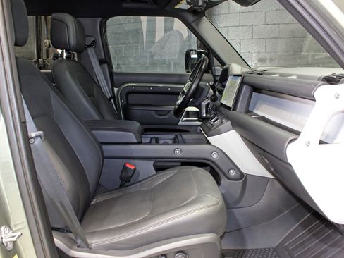 Used 2024 Land Rover Defender 110 SE image 42