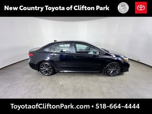 Certified 2025 Toyota Corolla SE image 2