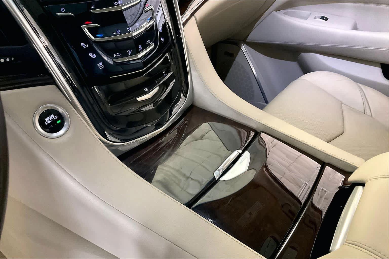 Used 2016 Cadillac Escalade ESV Luxury AWD/4WD image 15