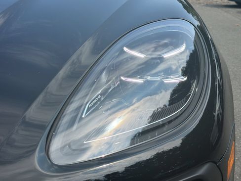 Used 2024 Porsche Macan AWD/4WD image 12