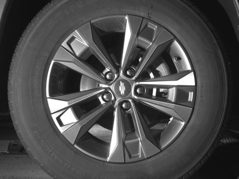 Used 2025 Chevrolet Equinox LT FWD image 13