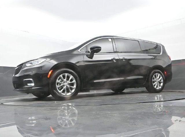 Used 2026 Chrysler Pacifica Limited FWD image 29