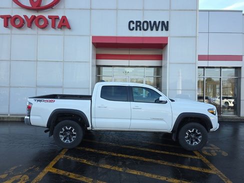 Used 2022 Toyota Tacoma TRD Off-Road image 2