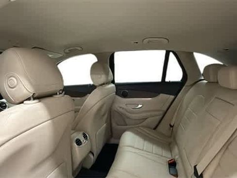 Used 2022 Mercedes-Benz GLC 300 4MATIC image 5