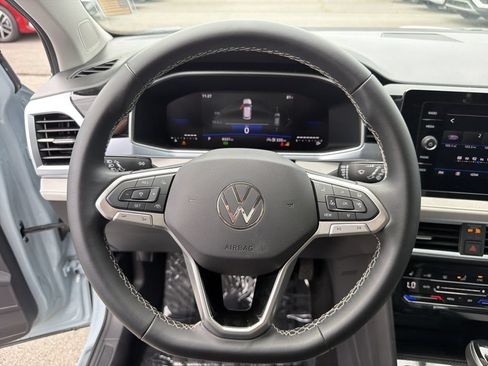 Used 2025 Volkswagen Taos SE FWD image 23