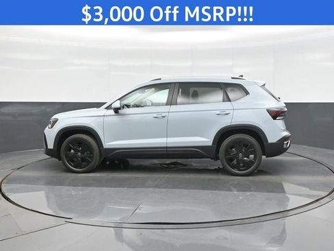 New 2026 Volkswagen Taos SE image 4