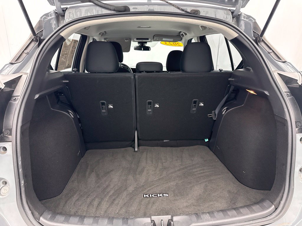 Used 2023 Nissan Kicks SV FWD image 9