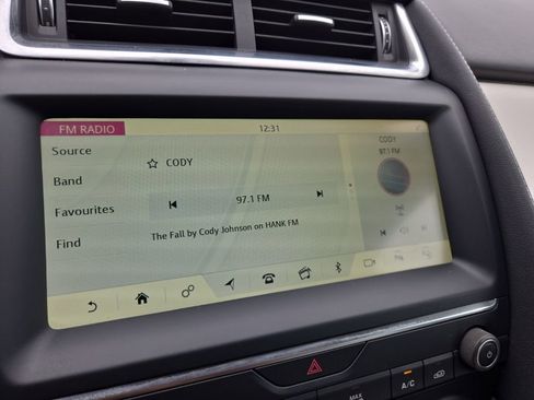 Used 2019 Jaguar E-PACE R-Dynamic SE image 46