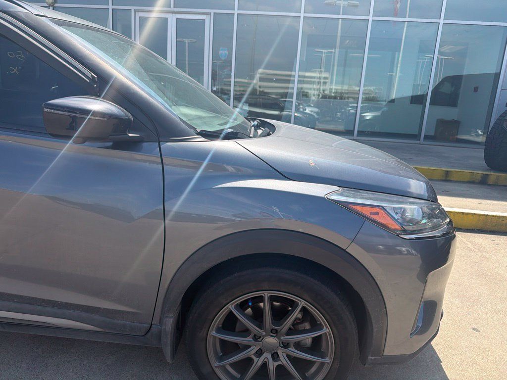 Used 2021 Nissan Kicks SR w/ SR Premium Package FWD image 7