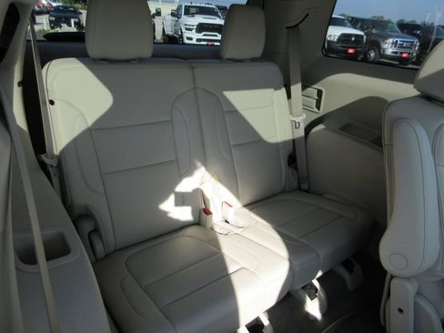 Certified 2022 GMC Acadia Denali w/ Denali Ultimate Package AWD/4WD image 25