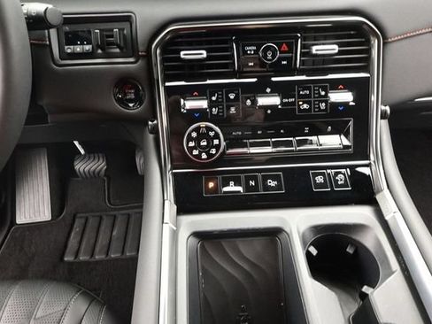Used 2025 Nissan Armada PRO-4X w/ Pro-4X Premium Package AWD/4WD image 9