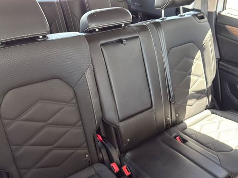 Used 2024 Volkswagen Atlas SE FWD image 36