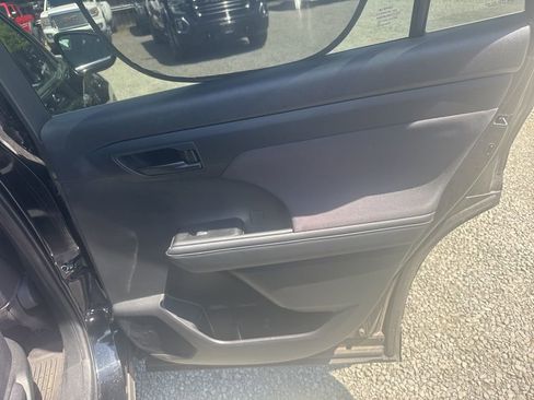 Used 2023 Toyota Highlander LE AWD/4WD image 9