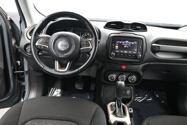 Used 2016 Jeep Renegade Latitude FWD image 17