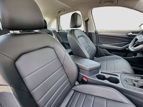 Used 2023 Volkswagen Jetta SE FWD image 33