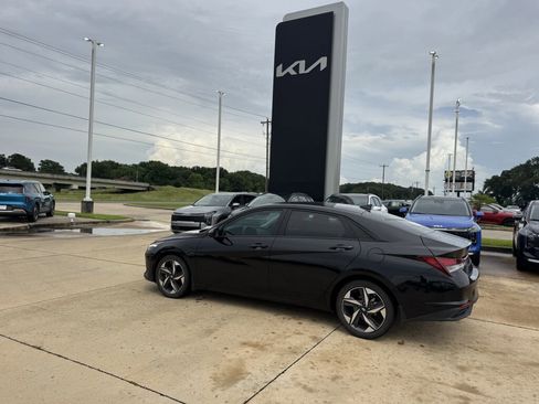 Used 2023 Hyundai Elantra SEL w/ Convenience Package FWD image 26