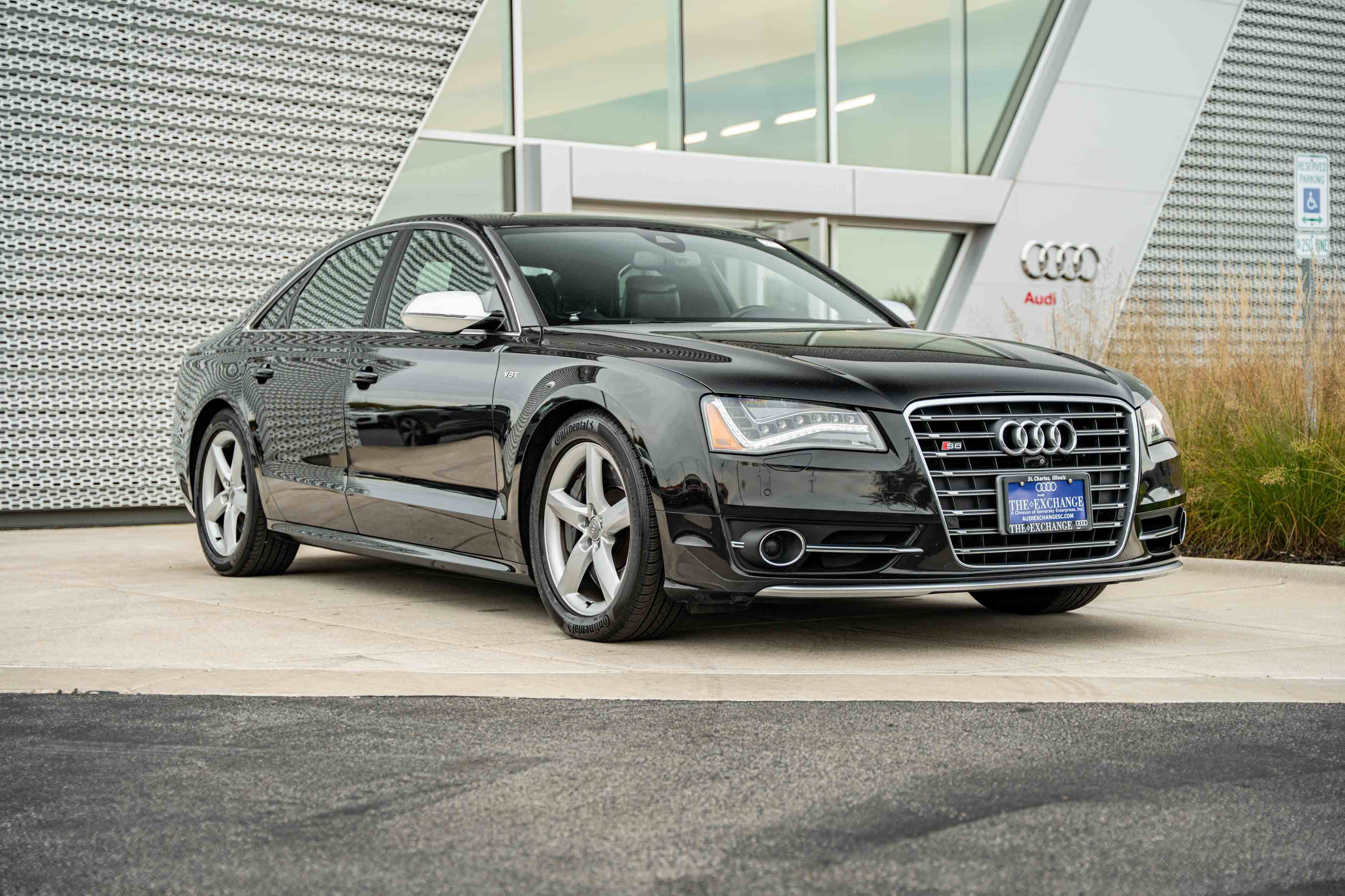 Used 2014 Audi S8 AWD/4WD image 1