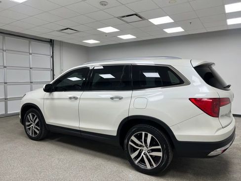 Used 2017 Honda Pilot Touring image 7