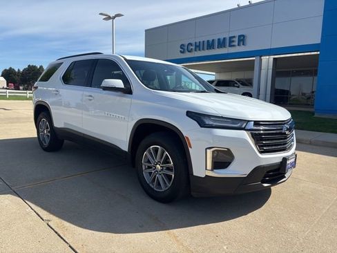 Used 2023 Chevrolet Traverse LT FWD image 3