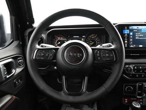 Used 2025 Jeep Wrangler Unlimited Rubicon w/ Convenience Group AWD/4WD image 16