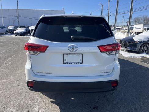 Used 2018 Toyota Highlander XLE image 4