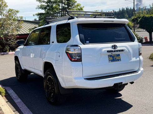Used 2022 Toyota 4Runner SR5 AWD/4WD image 5