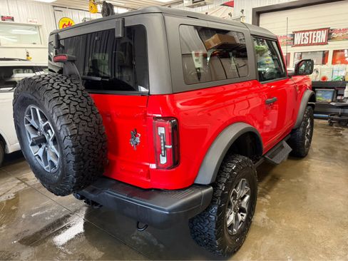 Used 2023 Ford Bronco Badlands image 7