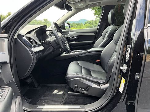 Used 2021 Volvo XC90 T5 Momentum w/ Climate Package FWD image 11