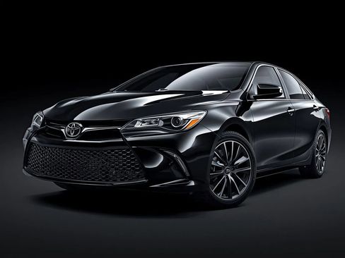 Used 2017 Toyota Camry SE image 1