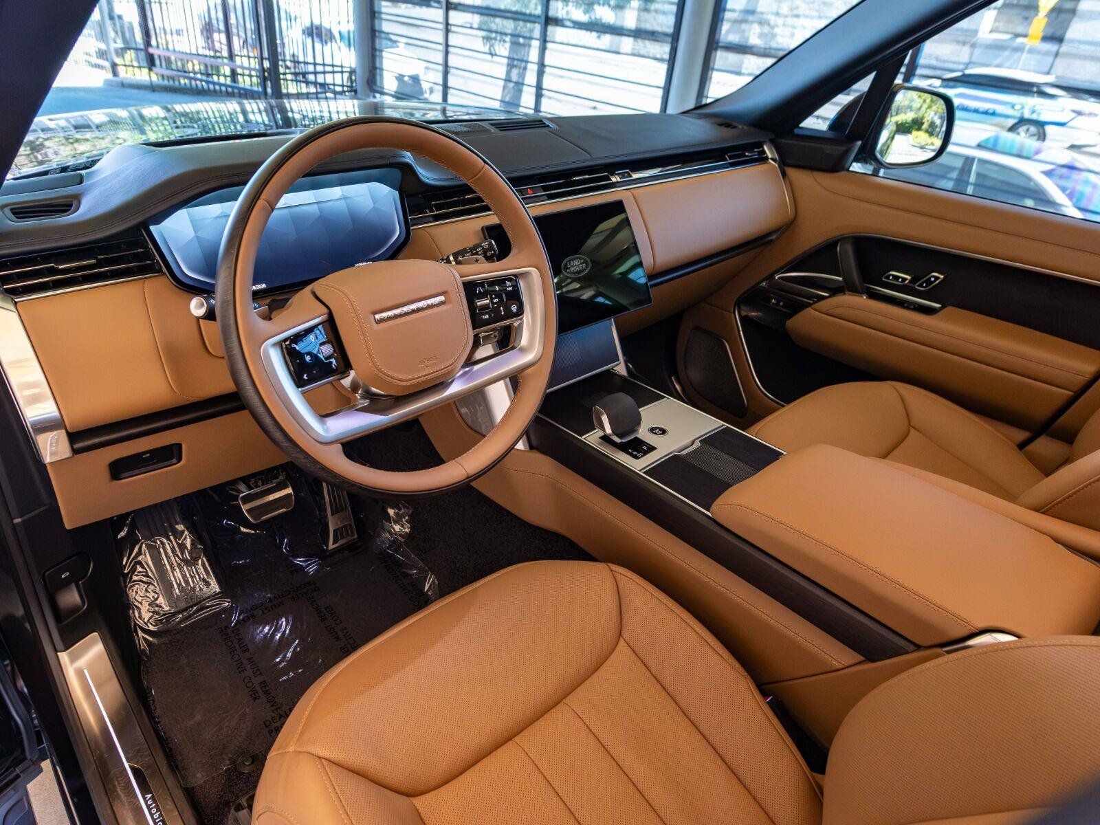 Used 2025 Land Rover Range Rover Autobiography AWD/4WD image 9