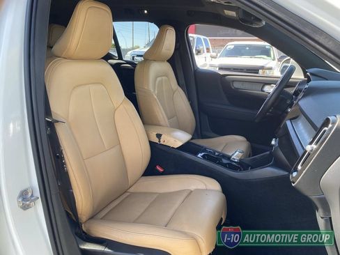 Used 2019 Volvo XC40 T4 Inscription FWD image 9