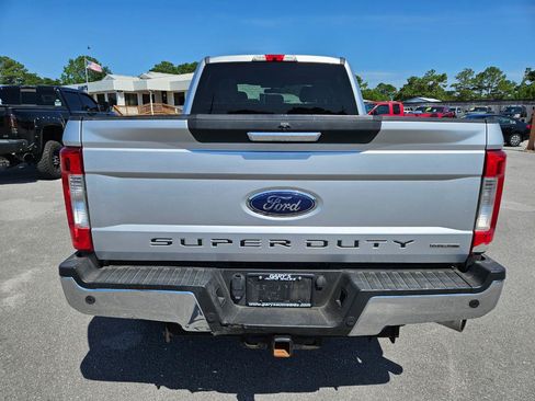 Used 2017 Ford F250 XLT w/ XLT Premium Package AWD/4WD image 5