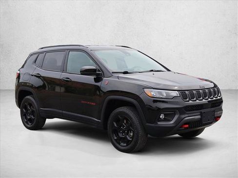 Used 2023 Jeep Compass Trailhawk AWD/4WD image 3