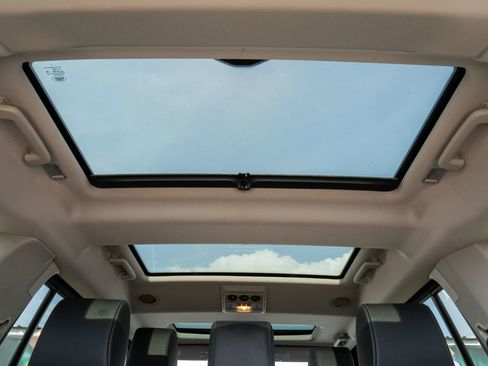 Used 2016 Land Rover LR4 HSE Silver Edition image 37