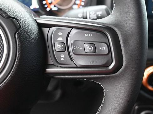 Used 2025 Jeep Gladiator Sport AWD/4WD image 29