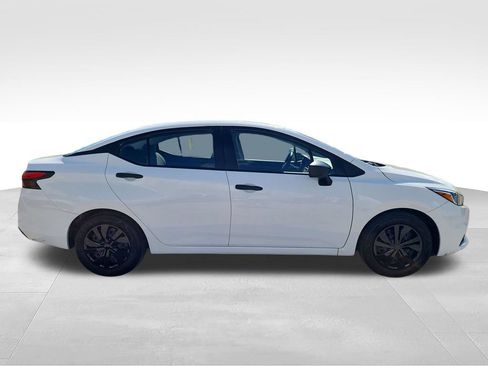 Used 2022 Nissan Versa S FWD image 11