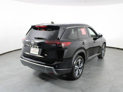 Certified 2026 Nissan Rogue SL FWD image 4