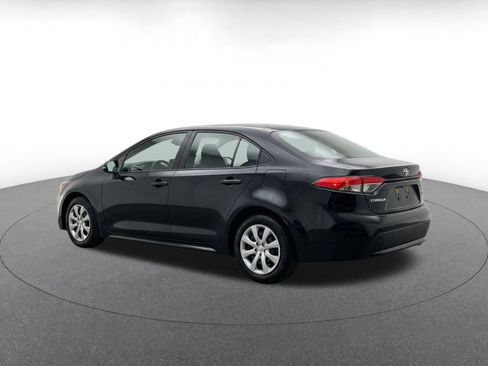 Used 2025 Toyota Corolla LE FWD image 5