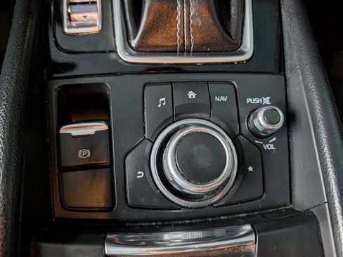 Used 2018 MAZDA MAZDA3 Sport w/ Preferred Equipment Package FWD image 40