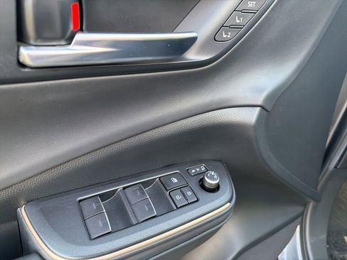 Used 2023 Toyota Crown Limited image 19