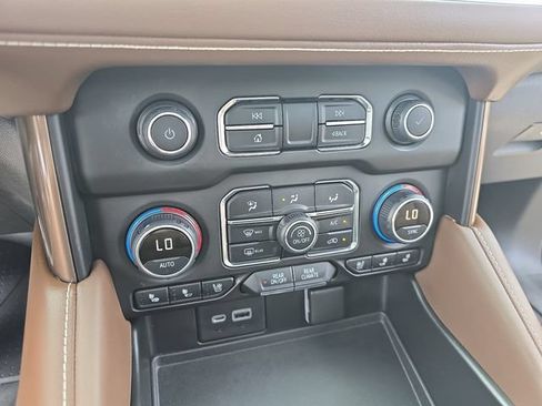 Used 2021 Chevrolet Tahoe High Country w/ Premium Package AWD/4WD image 35