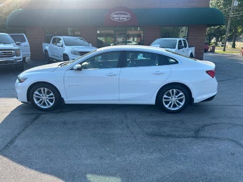 Used 2016 Chevrolet Malibu LT FWD image 2