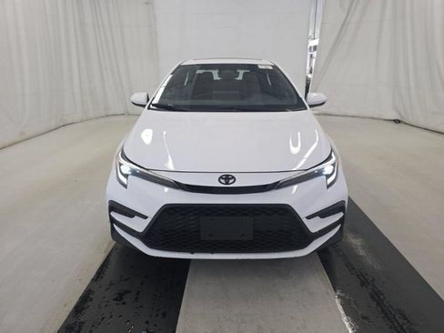 Used 2025 Toyota Corolla SE w/ SE Premium Package FWD image 2