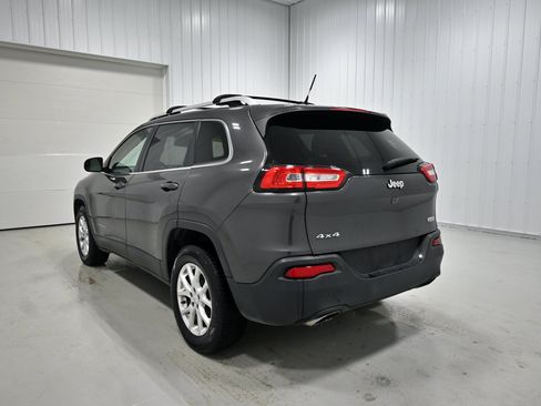 Used 2015 Jeep Cherokee Latitude w/ Cold Weather Group AWD/4WD image 28