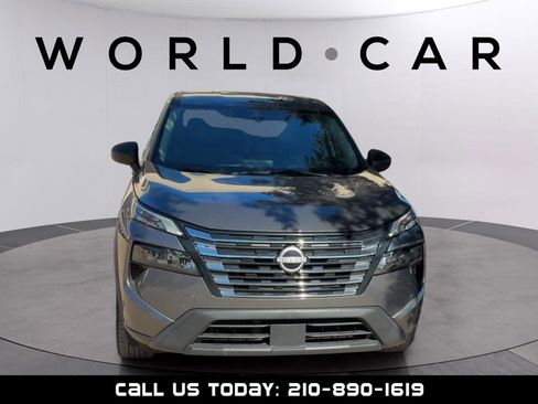 Used 2024 Nissan Rogue S image 2