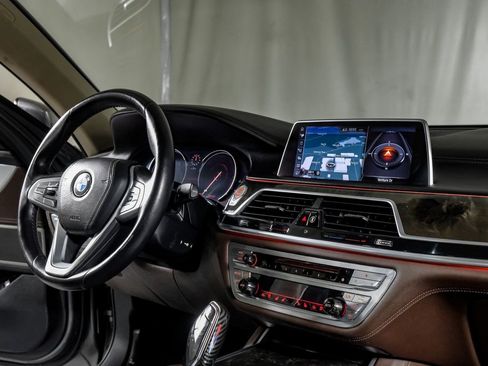 Used 2017 BMW 740i xDrive image 23