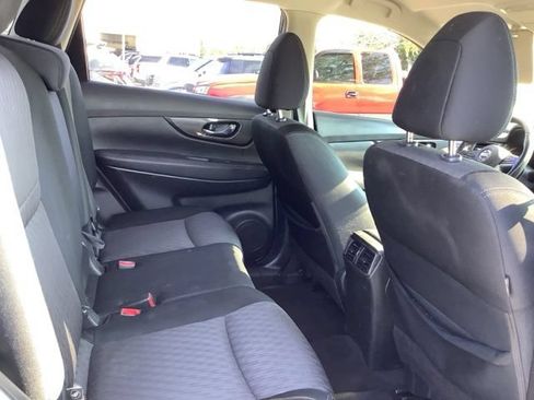 Used 2017 Nissan Rogue SV AWD/4WD image 23