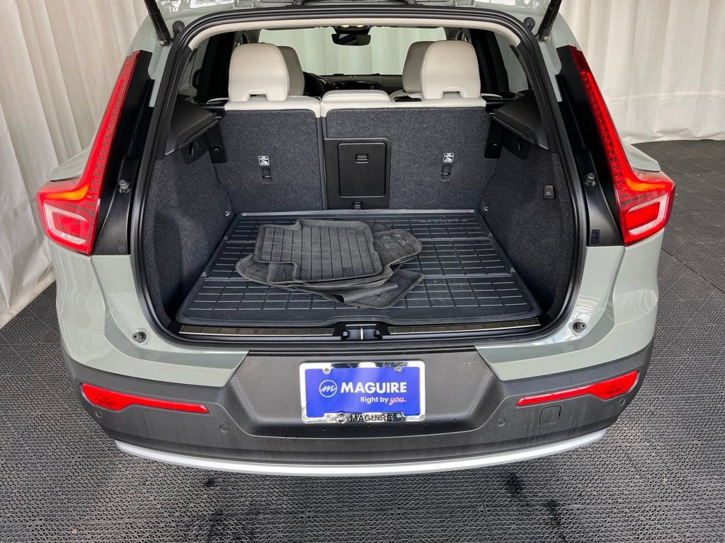 Used 2024 Volvo XC40 B5 Plus w/ Climate Package AWD/4WD image 28